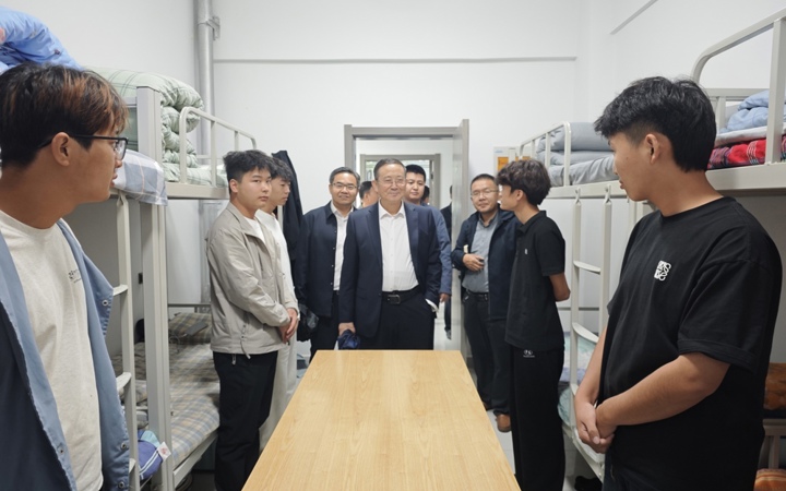 心系新生暖人心&nbsp;走访宿舍促成长——贺得飞副董事长深入太阳集团tyc86走访慰问2026级新生